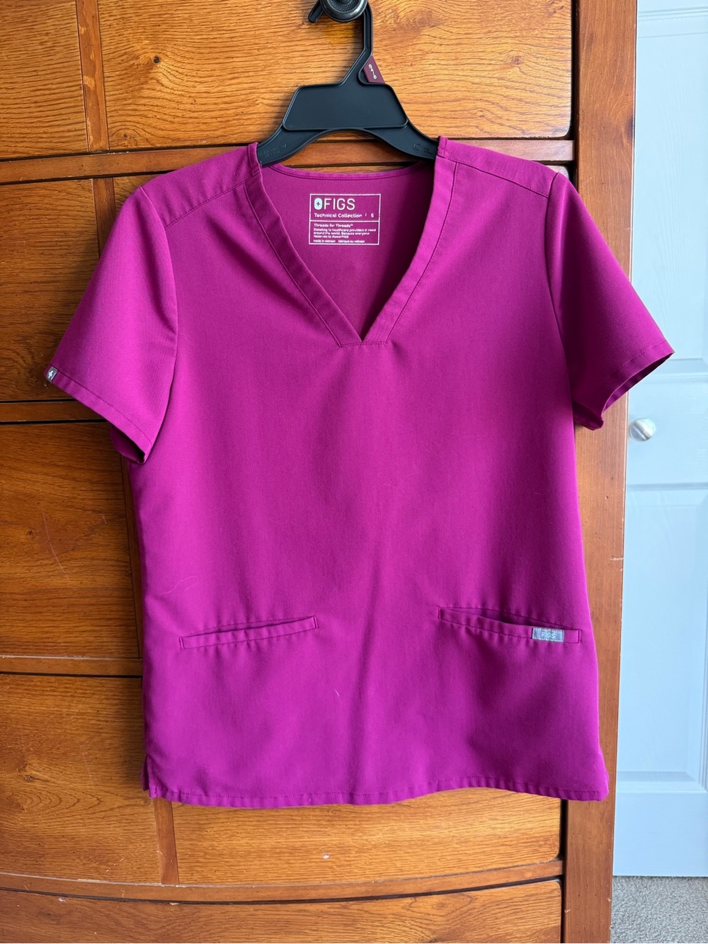 FIGS Women's Short-Sleeve V-Neck Scrub Top Fuchsia SM